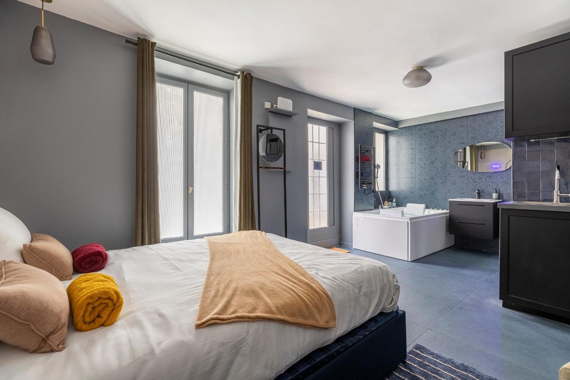 Opera, Grand Boulevard 9eme, Avec Jacuzzi * Parijs